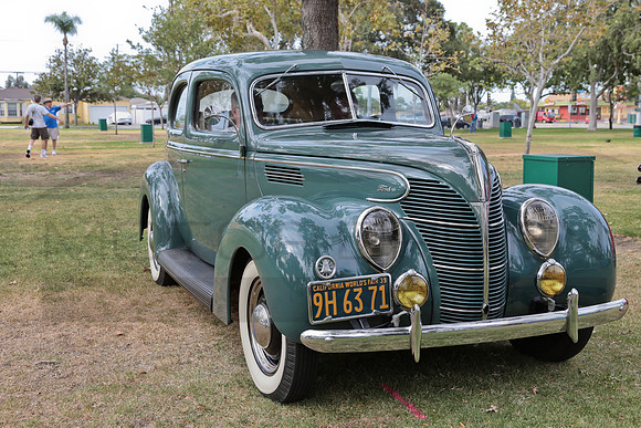 1939 Ford 2-door Standard Sedan