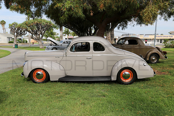 1940 Ford Deluxe 2-door Coupe